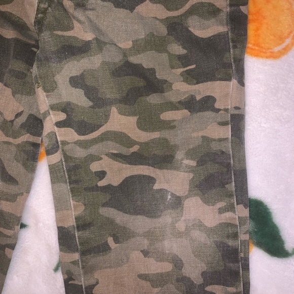 Lucky Brand Camo Pants - Picture 3 of 6